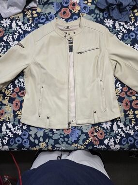 Harley-Davidson Cream Leather Women's Biker Jacket with Zip Detail